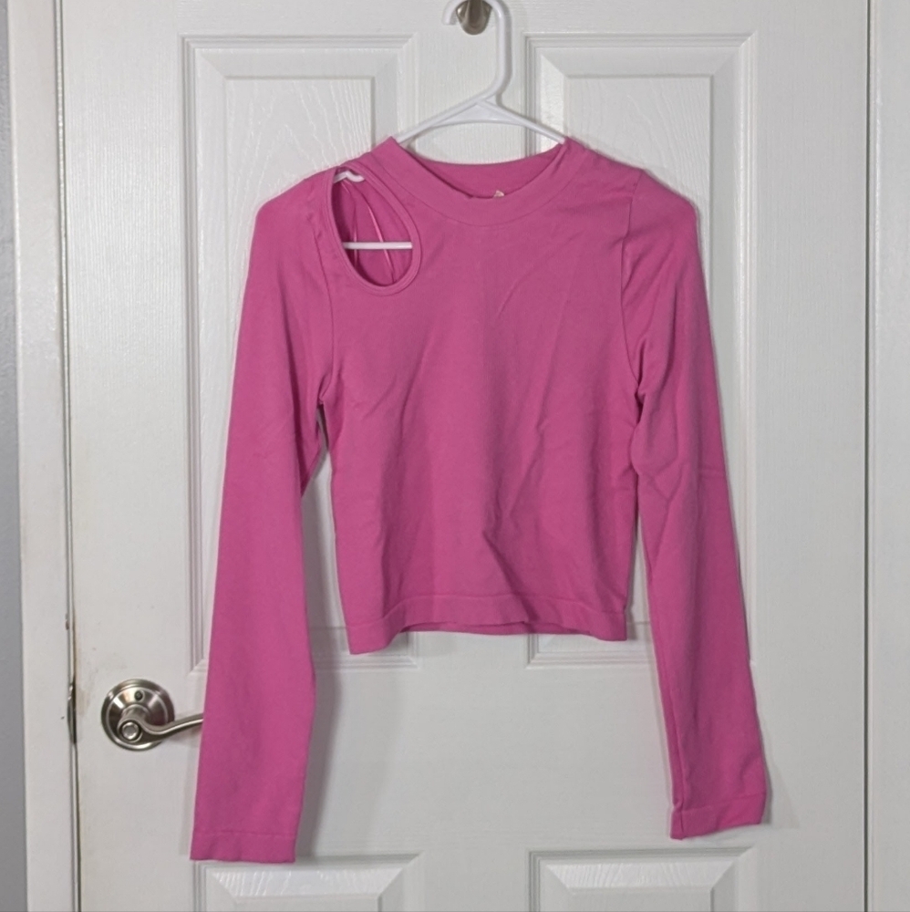 NWT Happily Grey Ribbed Knit Shoulder Cut-Out Long Sleeve‎ Crop Top Size M/L